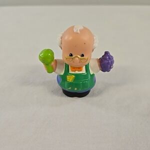 Fisher Price Little People GROCER MAN Grapes Broccoli Grocery Store